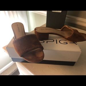 Via Spiga NEW beautiful tan suede heel slides 9